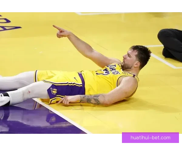 东契奇腿筋受伤詹姆斯回归持球核心湖人再靠老将支撑